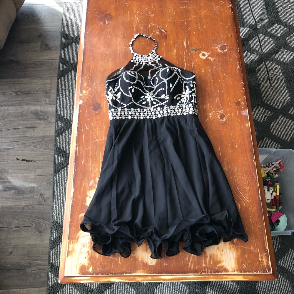 Elegant Black Halter Prom Dress - Picture 4 of 6